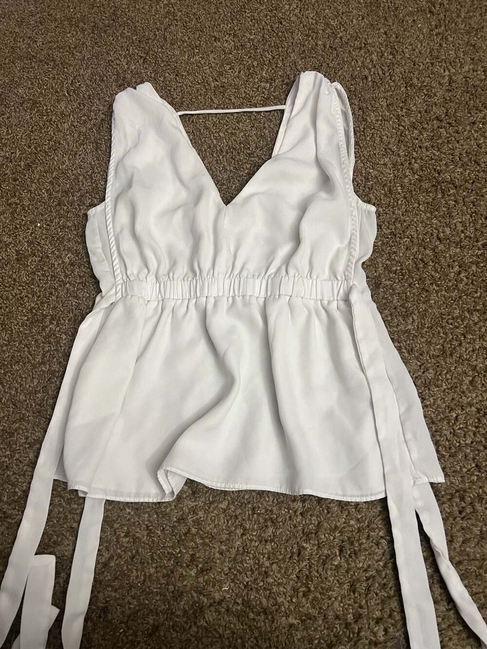 COMME USA White Sleeveless V-Neck Peplum Top with Elastic Waist